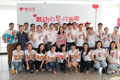 近期，在共青團上海市委員會的指導(dǎo)下，觸動傳媒和上海市血液中心攜手共青團委旗下上海信息化青年人才協(xié)會舉行“觸動心靈，為愛舉手”無償獻血系列公益活動